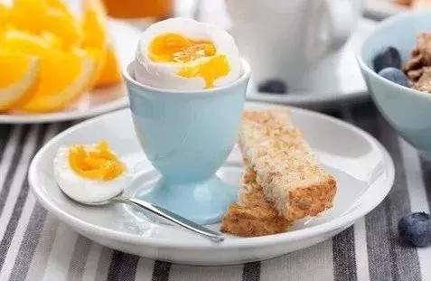 新手挑选红皮鸡蛋和白皮鸡蛋区别,红皮鸡蛋真的比白皮鸡蛋有营养吗