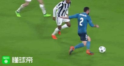 经典足球跑位比赛视频,无球跑位的7个基本动作