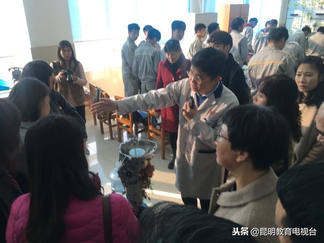 2024年中小学校党建工作规划,学校召开党建工作会