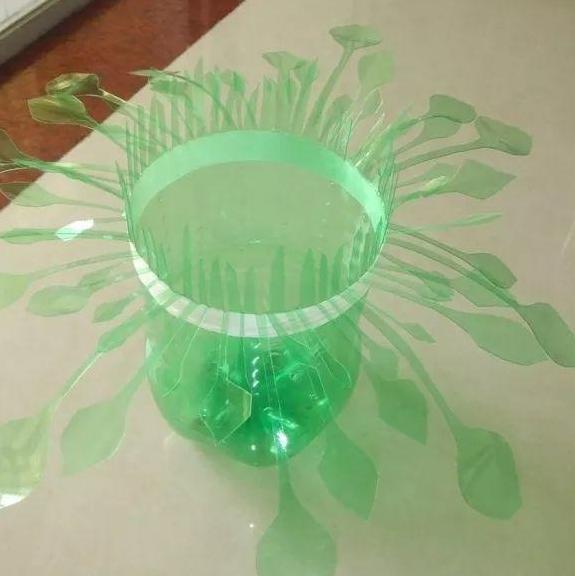 塑料瓶养花怎么剪好看,空瓶子剪花盆造型