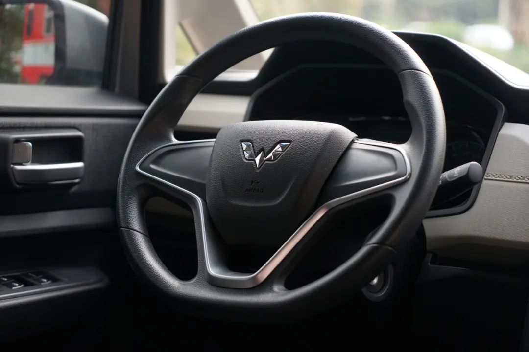 神车新变化五菱宏光plus,神车是否真神评测五菱宏光s