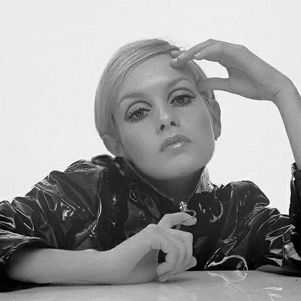 体重41kg的她，*翻推**了梦露性感丰腴的审美革命，成划时代流行符号