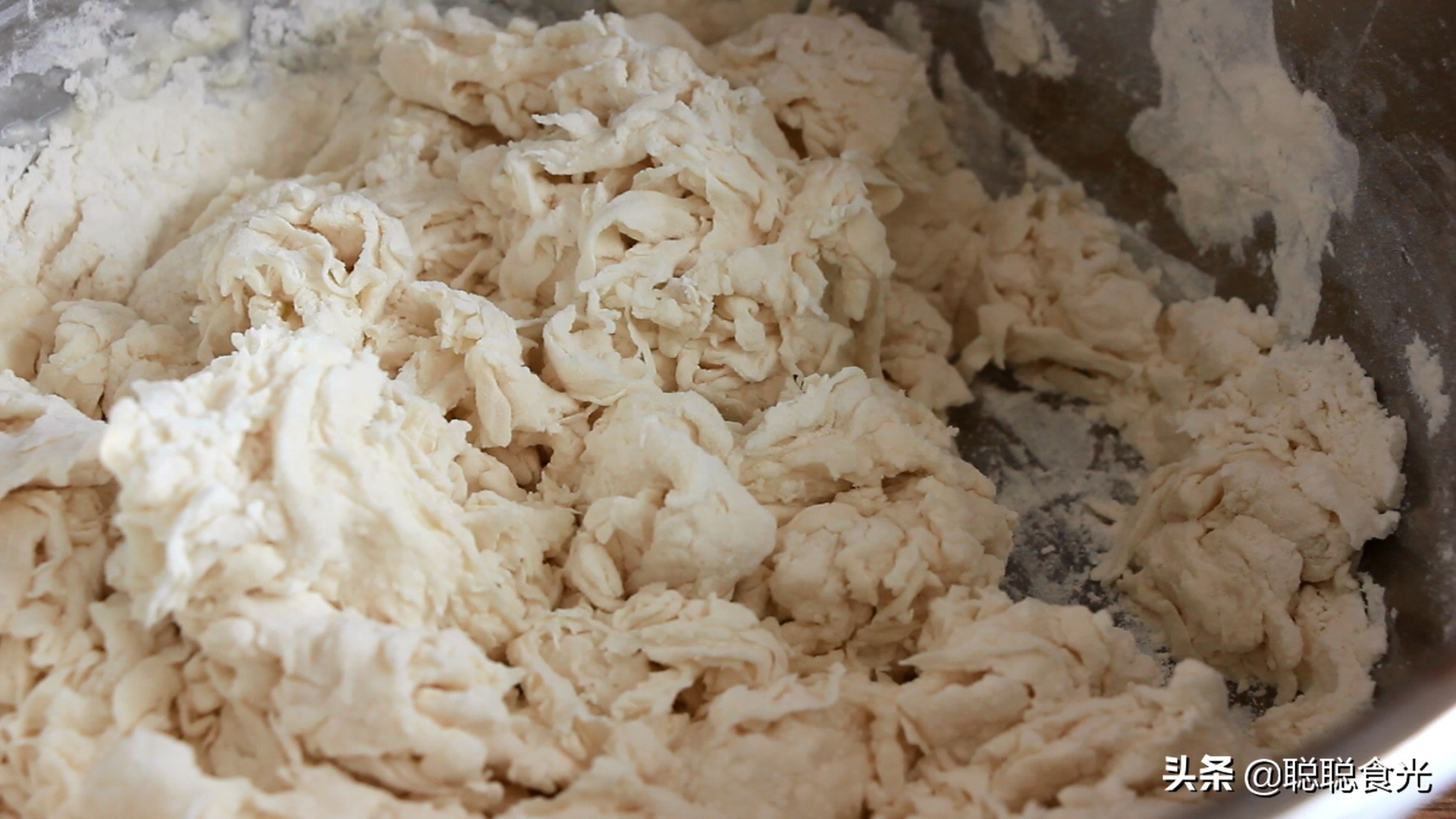 凉皮怎么做才有劲道不易断,凉皮做的不筋道还发粘怎么回事