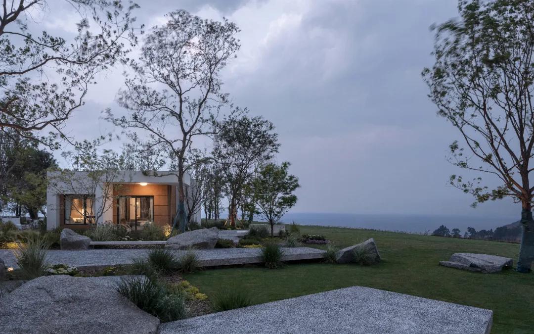 湖畔边的静寂之美——龙湖·抚仙湖星空小镇山顶度假美学馆