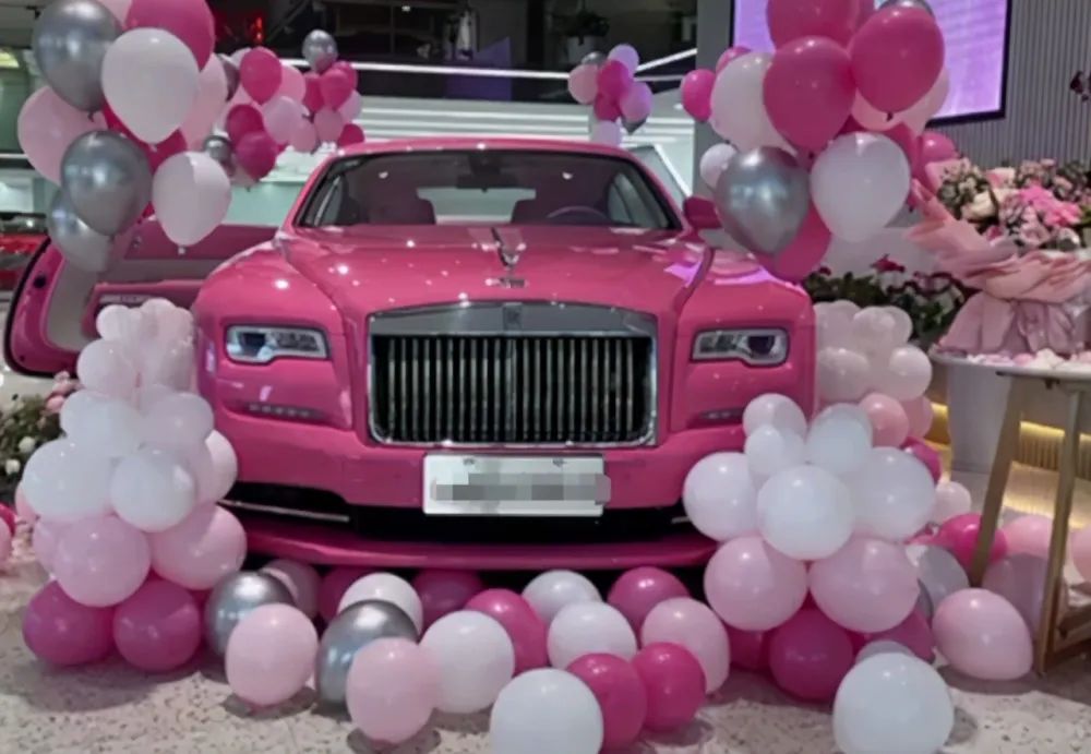 晚晚林瀚劳斯莱斯宣传片原视频,晚晚和林瀚劳斯莱斯代言视频