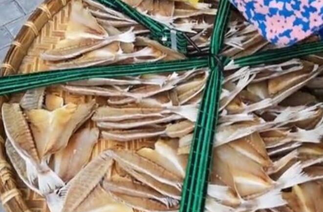 大年夜大年夜妈推车卖美食40元一斤一会卖100斤