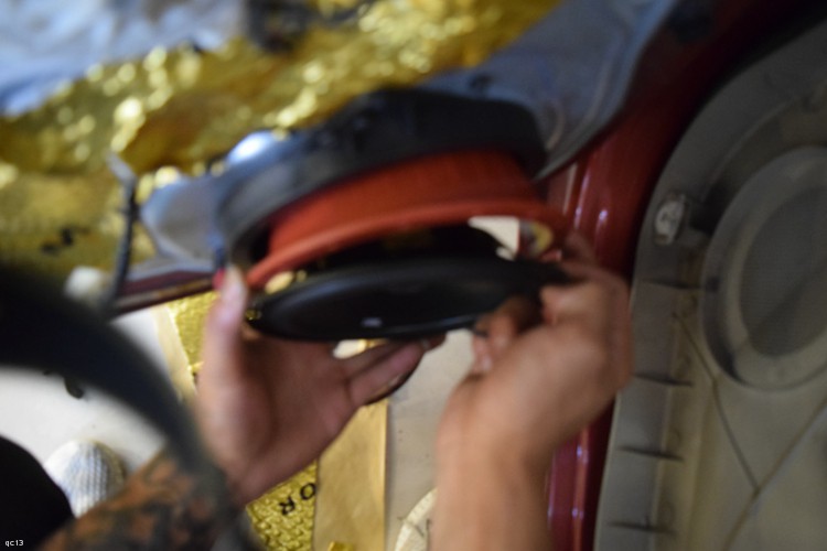 福特福睿斯音响改装成都,福特福克斯无损改光纤音响