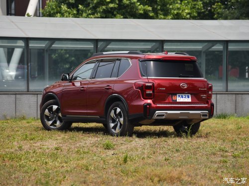 后车门被撞了个坑修多少钱,汽车被撞了一个坑怎么修复