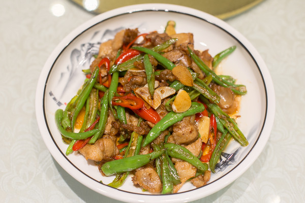 深藏在森林之中的温泉酒店，周末度假的好地方