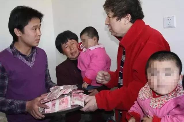 北京人娶了一个美国亿万富婆,30岁娶70岁富婆继承70亿家产