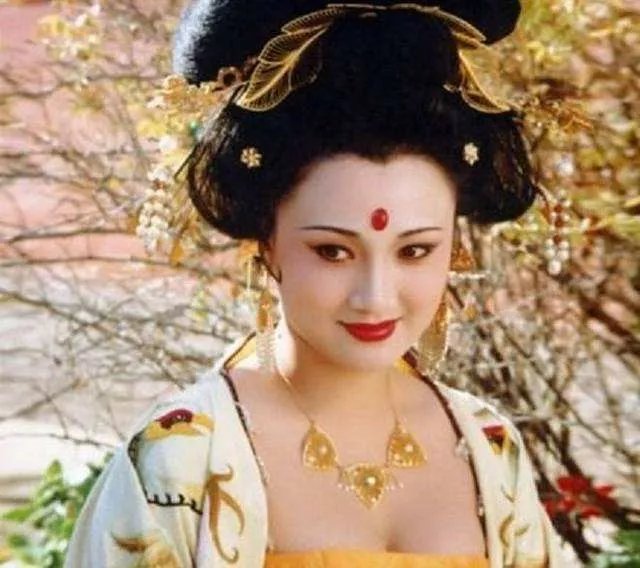 李隆基看中儿媳，送杨玉环先做道姑后入宫中，儿子李瑁后来怎样了