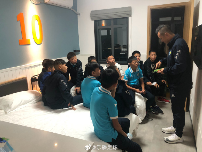 中国足球青训再迎国脚名将助阵,足球青训梯队有多强