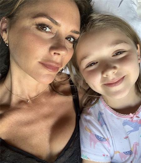 小七撞脸维多利亚,小七和维多利亚长相