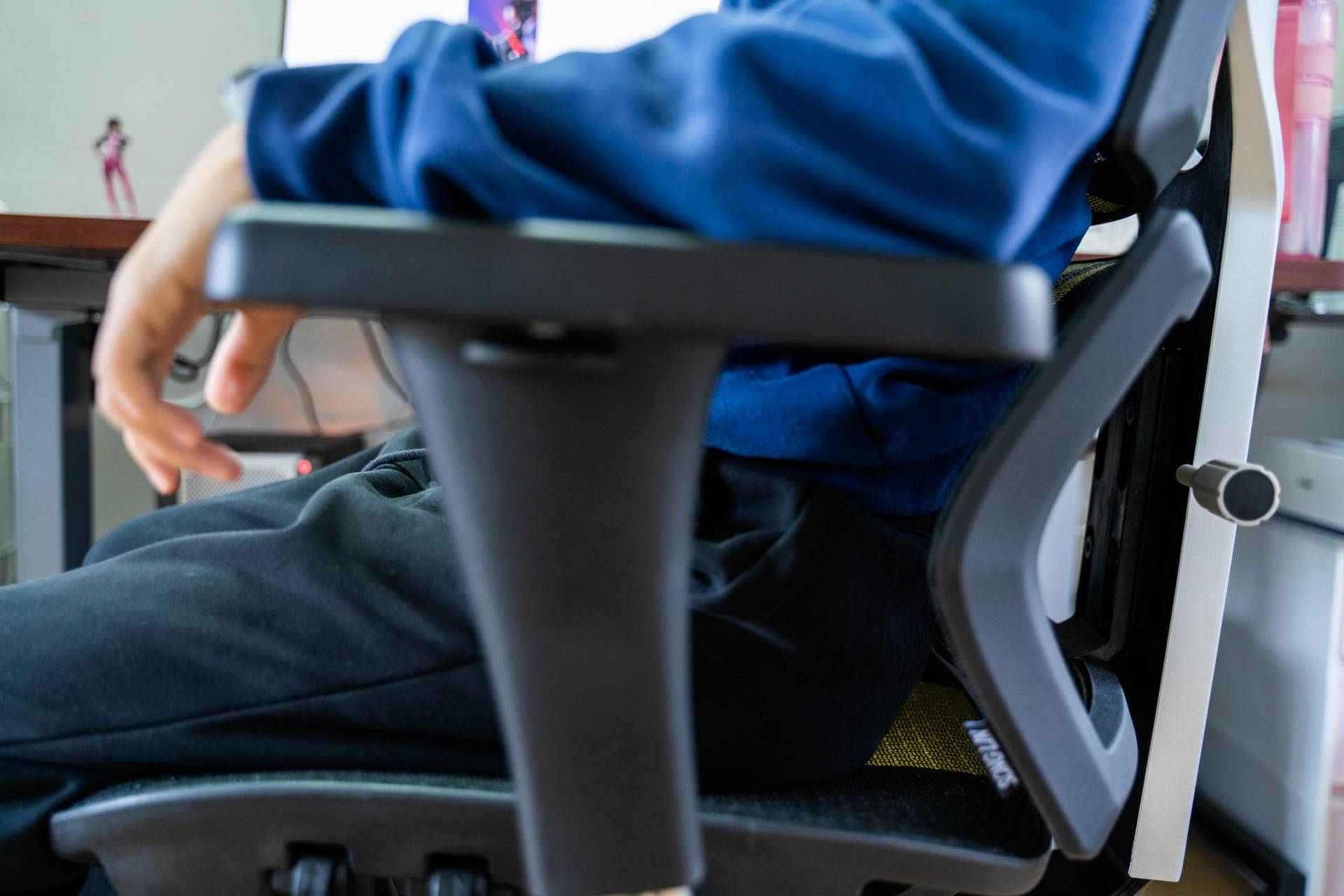 电脑椅选布的还是皮的,电脑椅选电竞椅还是人工椅