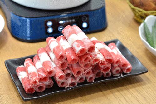 吃火锅人均一盘肉够不够,3个人吃老火锅540元贵不贵