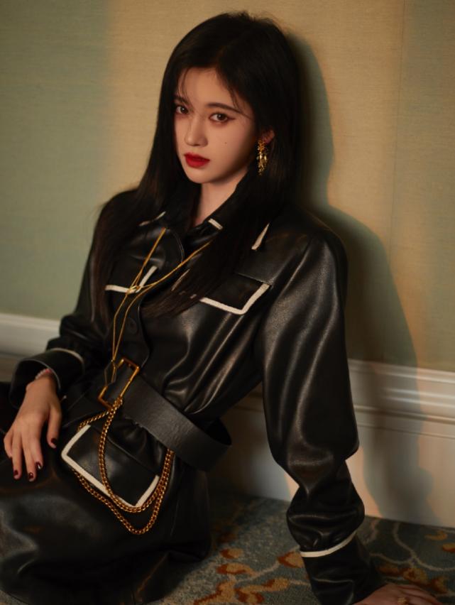 鞠婧祎真实身高郭敬明,当1米59鞠婧祎遇到1米58冯提莫