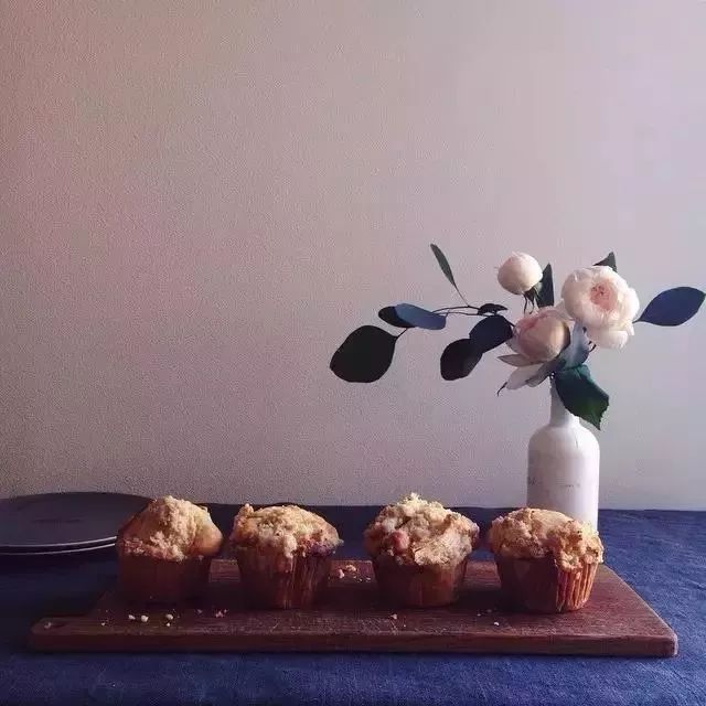 买回来的一束花如何插花,下班路上买一束花然后试着插花