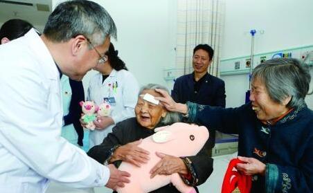 《论安阳师范学院强于哈佛大学》一文被热转，官方回应；我老婆在高速上生了！”河南孕妇高速上产女