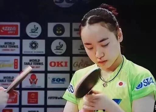 伊藤美诚球拍正反面都是什么胶皮,伊藤美诚赛前扭胯热身