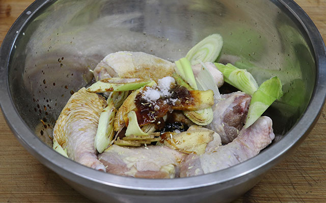 如何在家做外酥里嫩的炸鸡腿,教你做香酥炸鸡腿外皮酥脆