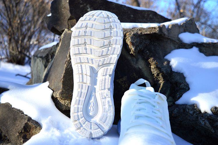 咕咚10k跑鞋和多威跑鞋哪个好,咕咚跑鞋10k和21k有什么区别