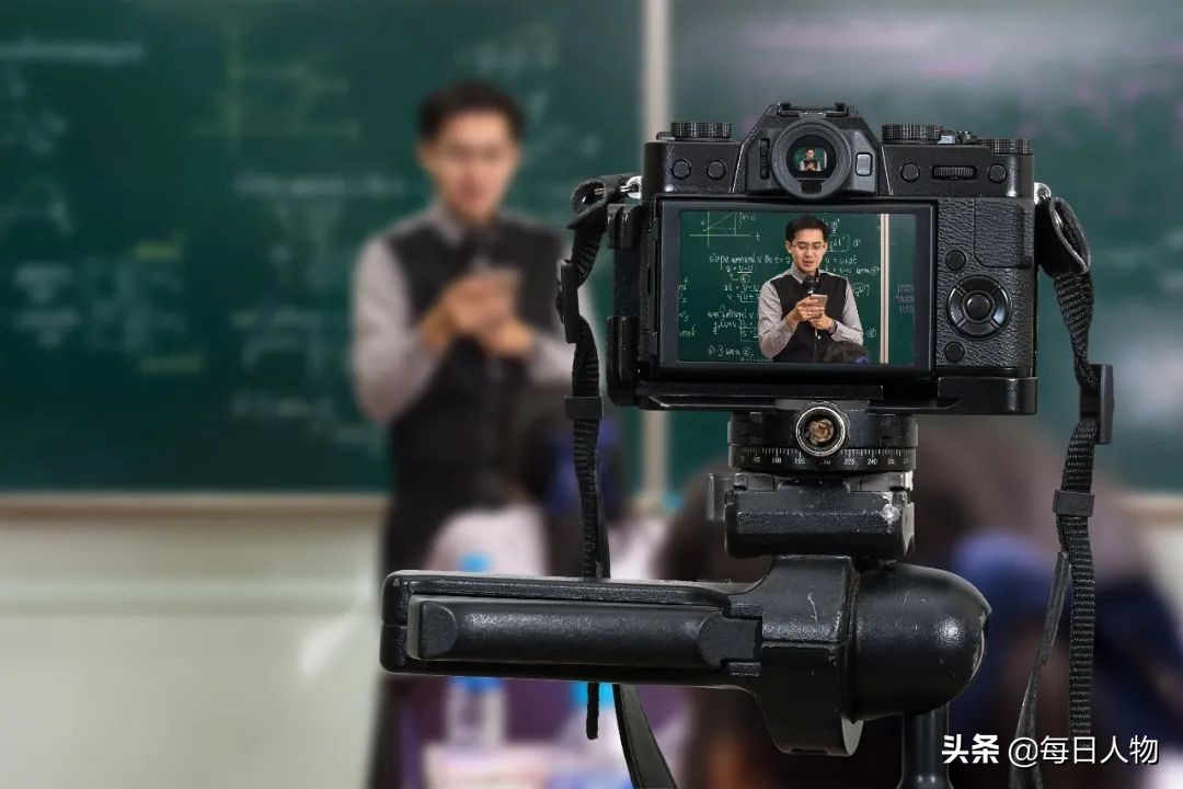 清北毕业拿年薪五六百万的有吗,清北毕业当网课老师工资