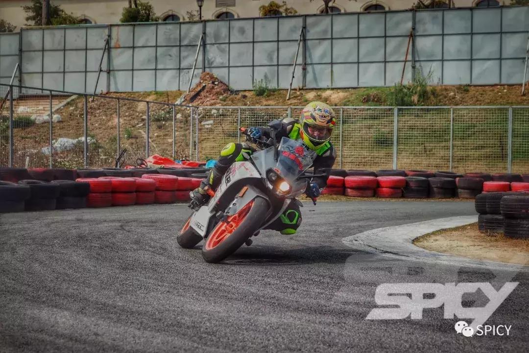 第一辆摩托车应该选踏板还是跨骑,福州摩托车新手入门