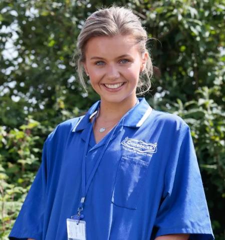 15岁女孩为抗击疫情捐款,18岁的英格兰女士