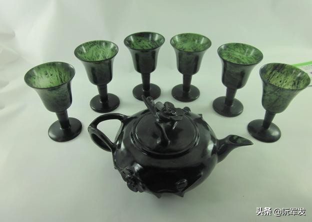 琼浆玉液夜光杯,葡萄美酒夜光杯