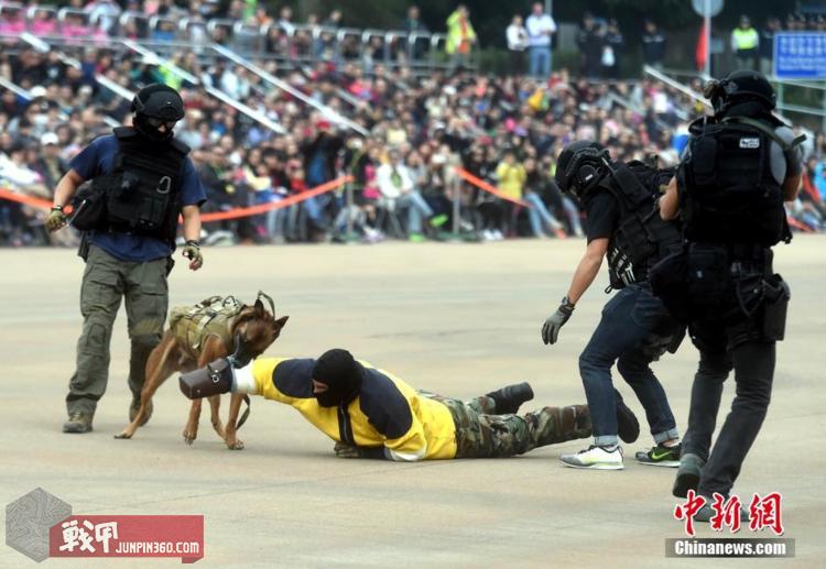 「战甲轰鸣」飞虎队队员最惊险的一刻，不小心踩上了一颗*榴弹手**