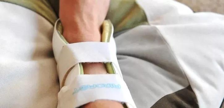 怎么能解决脚跟骨刺疼,脚跟骨刺疼痛如何缓解