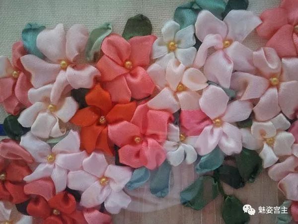 丝带绣盘结玫瑰花绣法图解,丝带绣图案教程牡丹