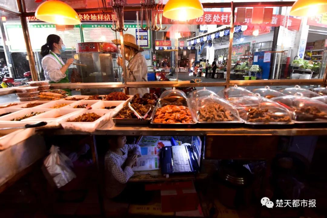 妗堟澘涓嬩笂缃戣,妗堟澘涓嬩笂缃戣鐨勫皬濂冲