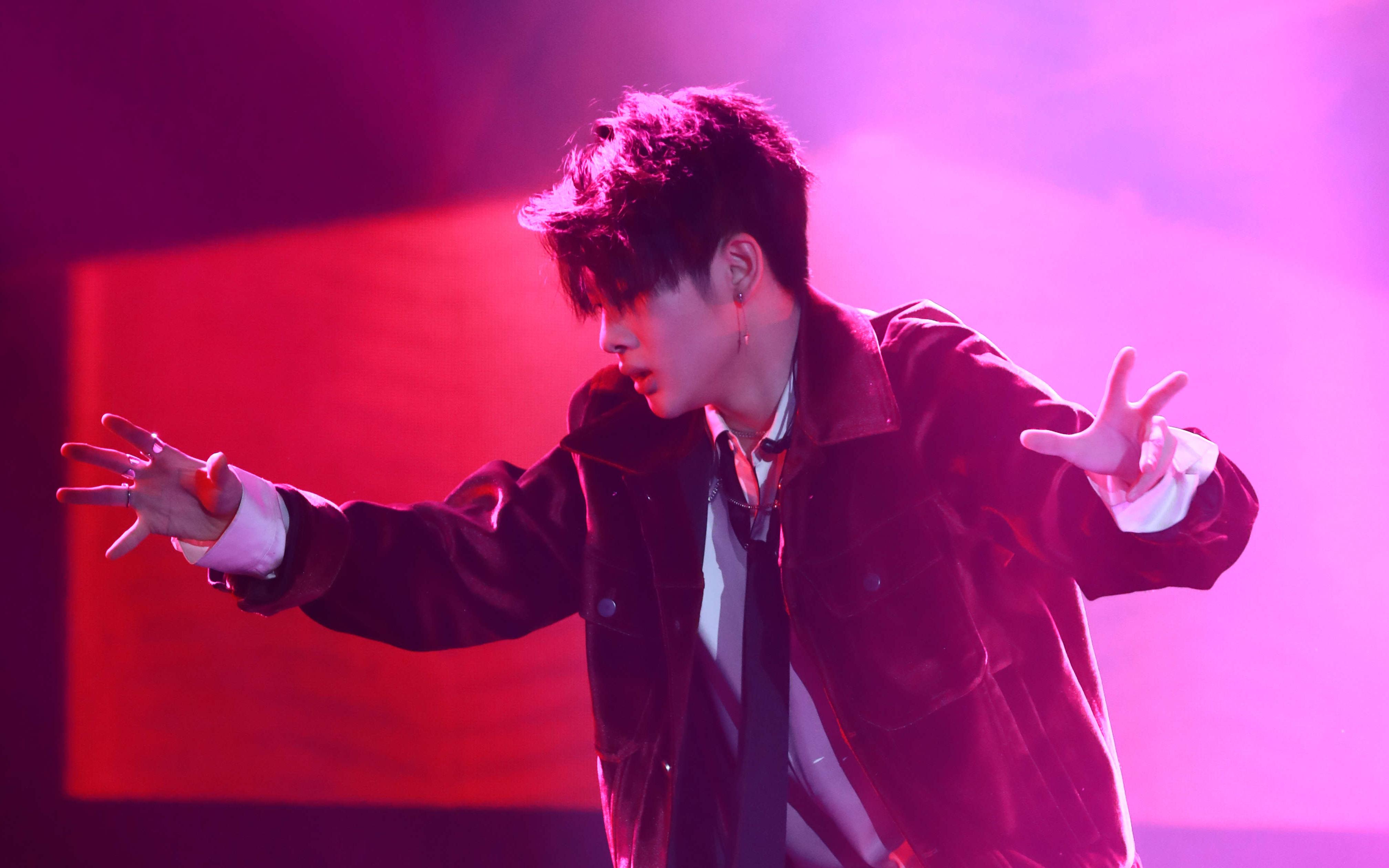 人前是巨星，人后是赚钱工具？这7位明星的爹妈，堪比“吸血鬼”