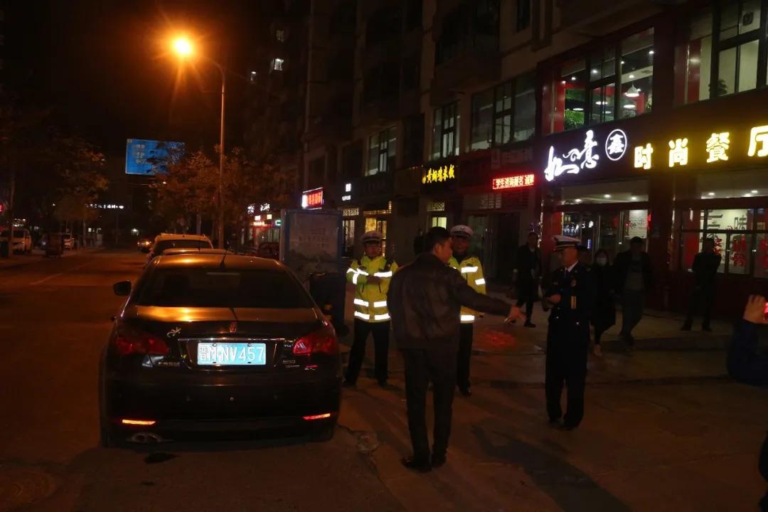 占用消防通道的车主应该怎么处罚,占用消防通道的私家车被拖走