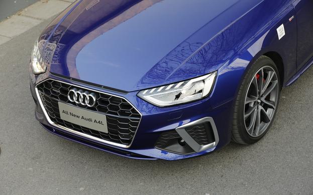 豪华动感奥迪a4l,奔驰c260和奥迪a4l试驾对比