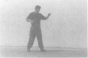 警用防暴棍和匕首警拳,警用防暴橡胶棍杀伤力