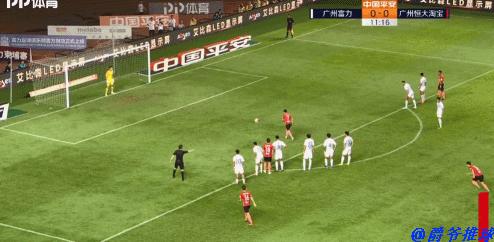 中超门将喝水哥gif,阿根廷门将扑单刀gif