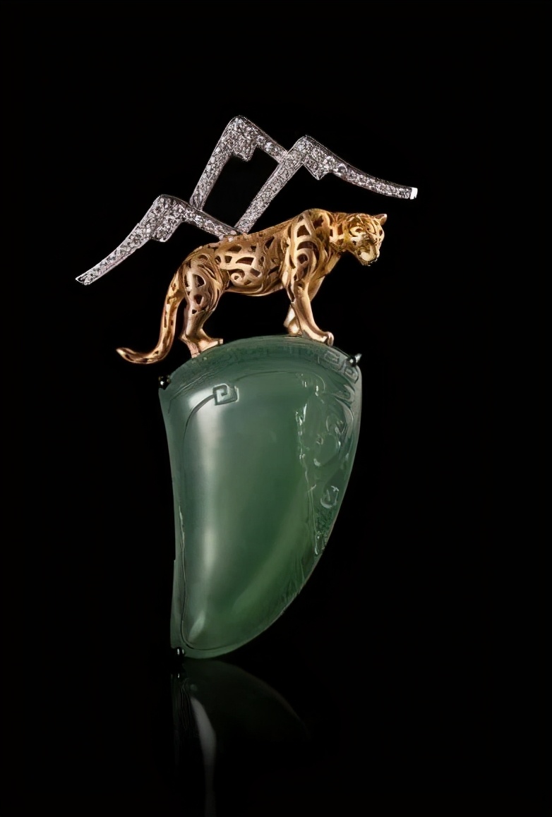 她设计的珠宝如画似景承包了你对美的所有渴求与遐想