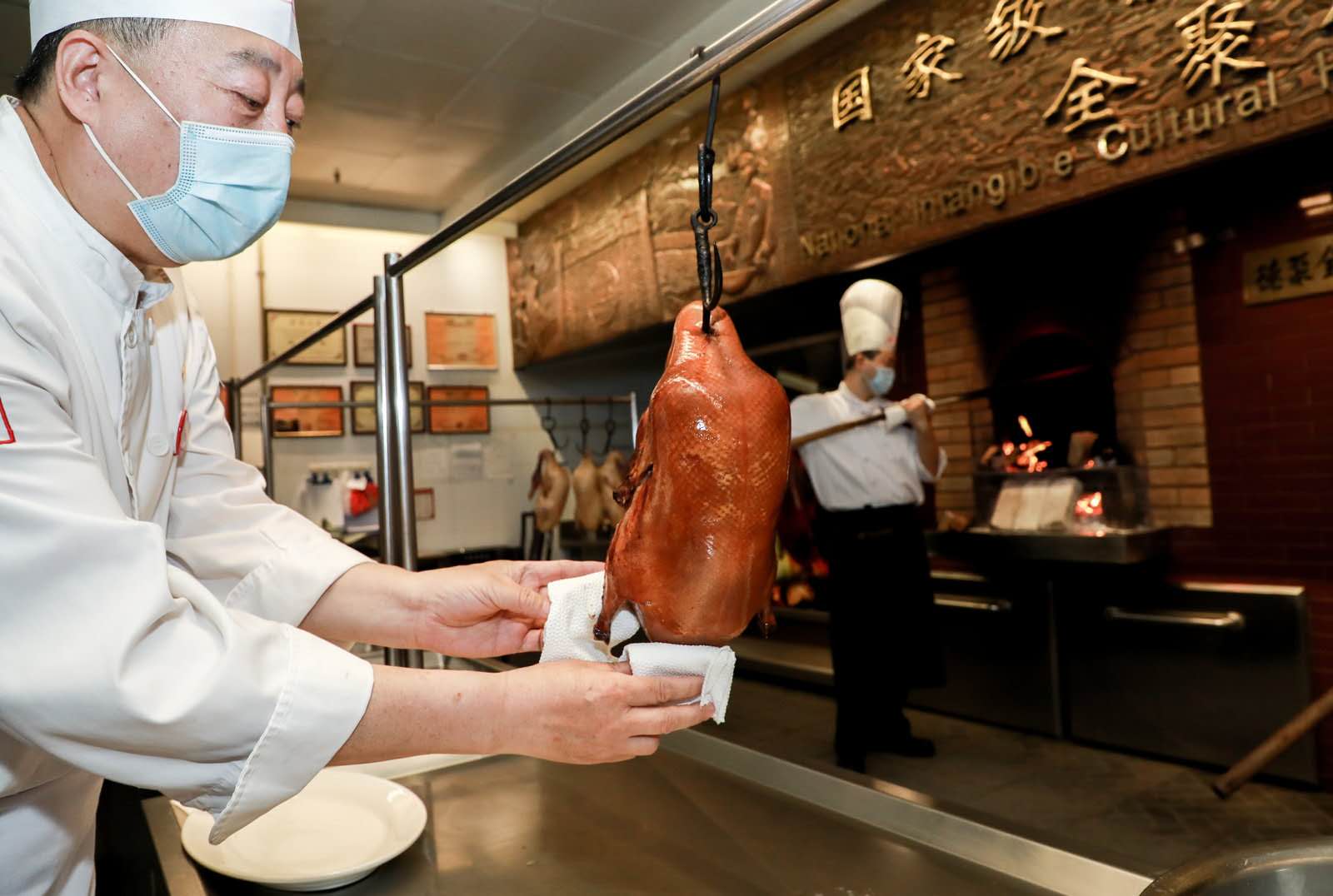 前门大街的全聚德正宗吗,前门大街全聚德