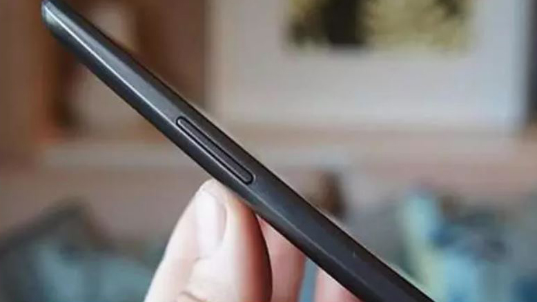 手机黑屏重启什么原因,手机死机黑屏重启没反应