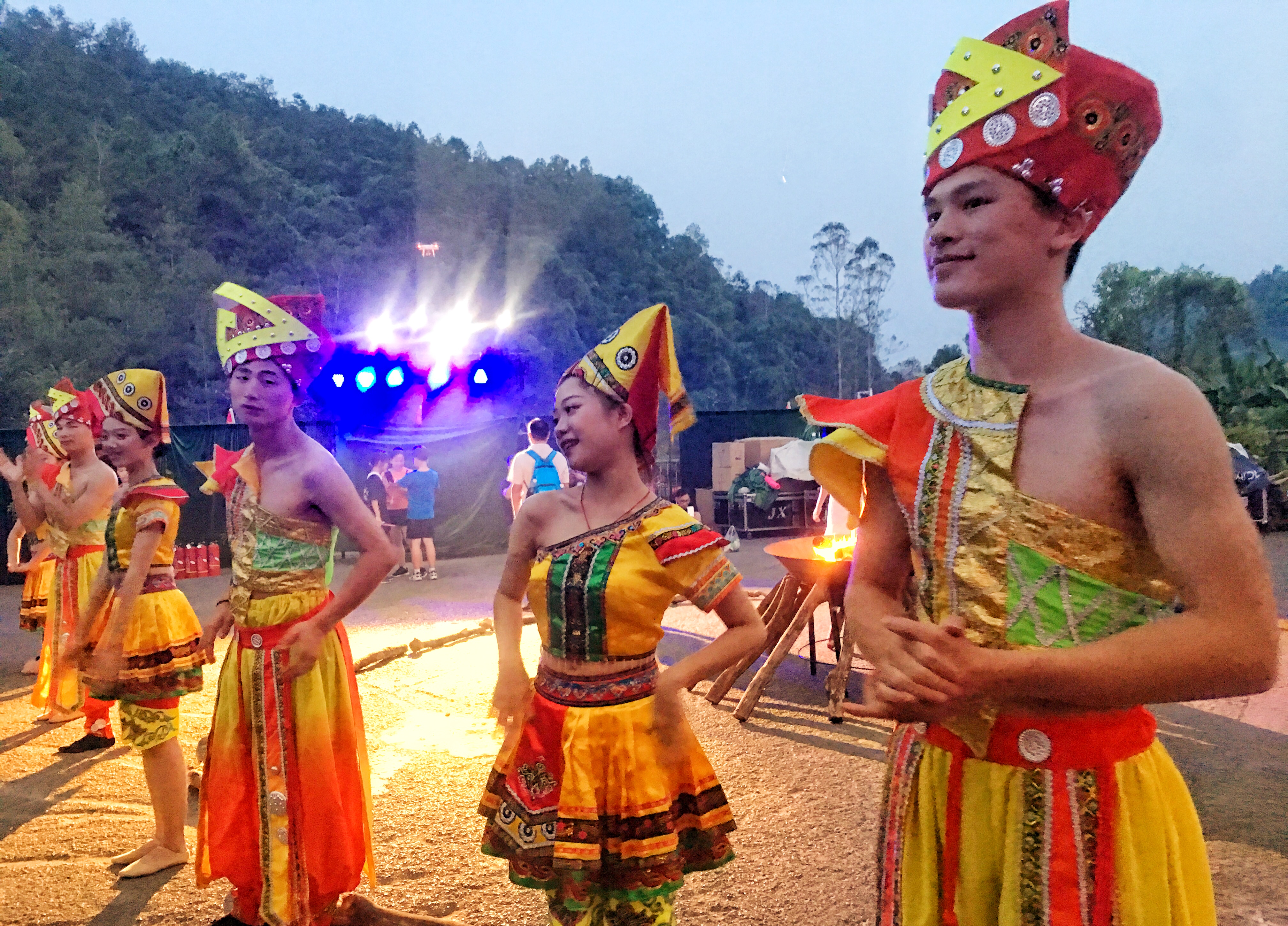广西德天瀑布有灯光,今日广西德天瀑布