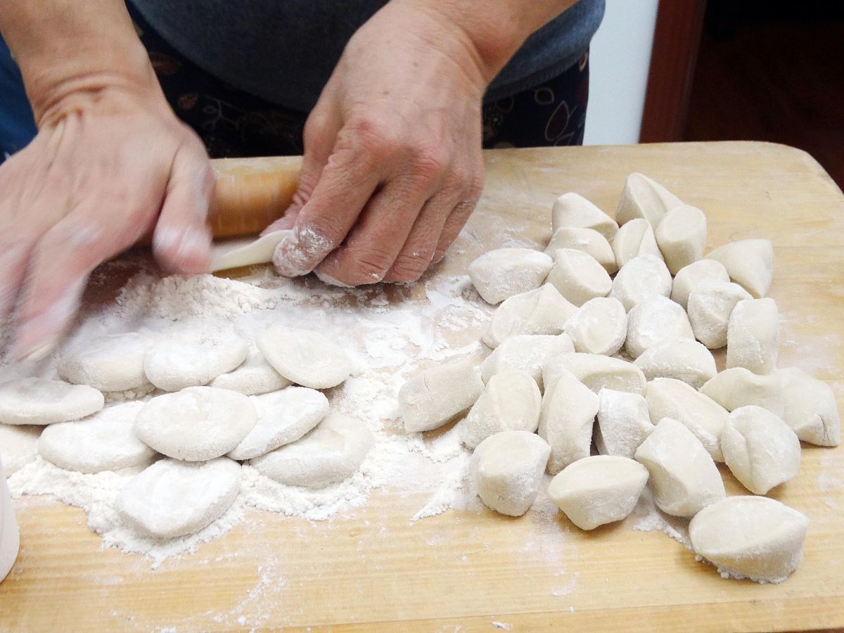 开饺子馄饨店用什么锅,一个人开实体店馄饨怎么做