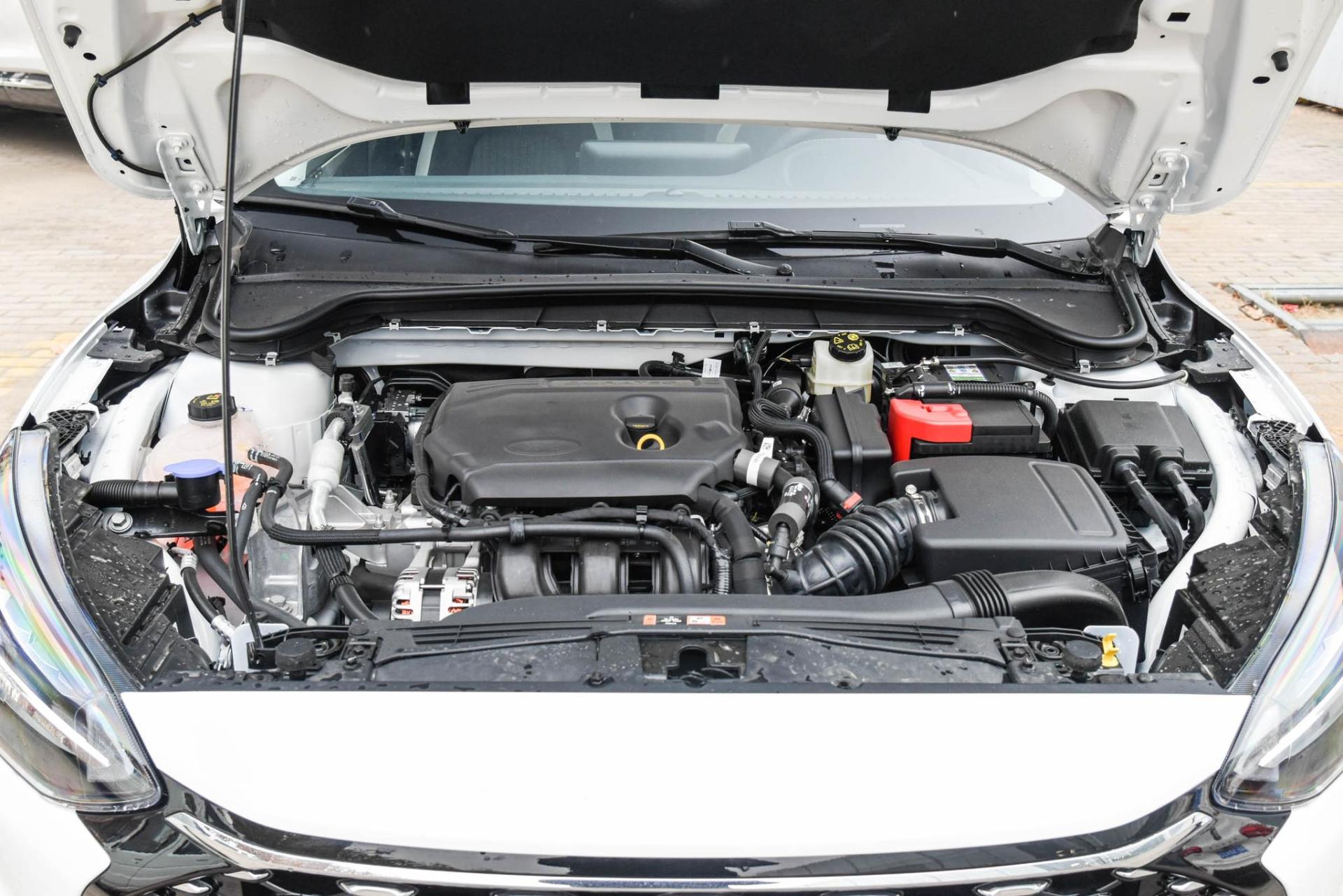 09福克斯1.8t两厢和三厢的区别,福克斯三厢买哪个版本性价比高