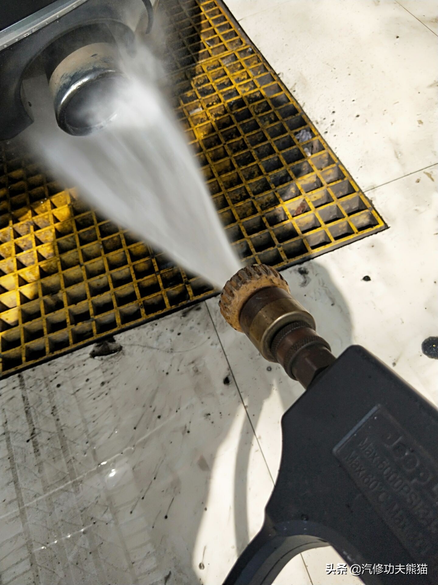 07年奥迪a6轻微烧机油怎么解决,奥迪2007款a6烧机油的原因