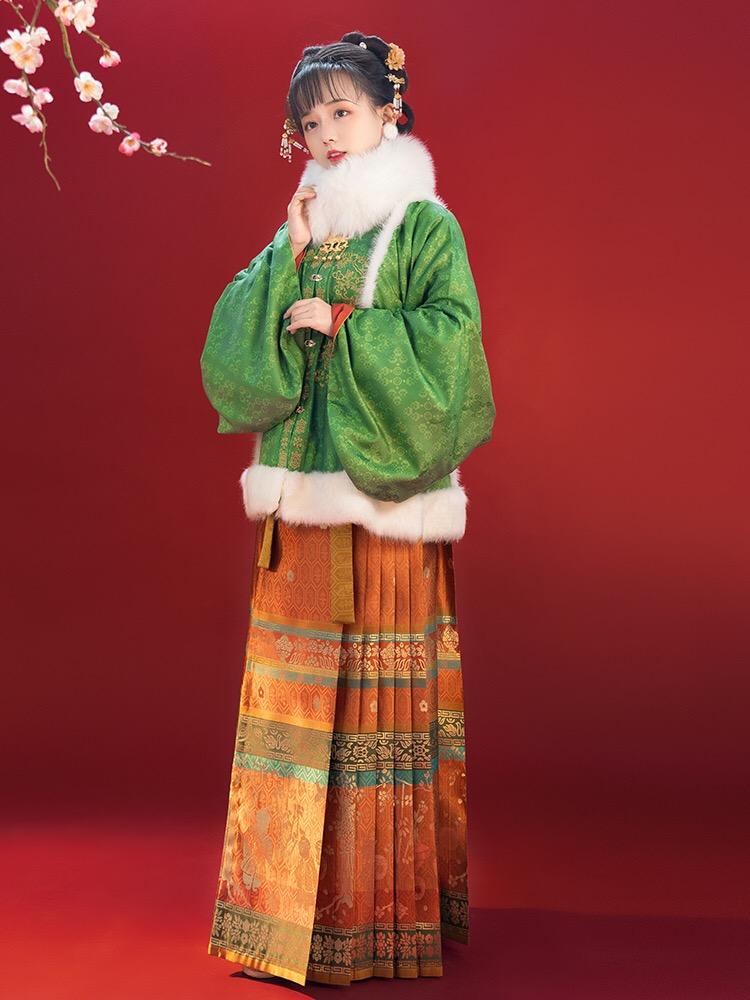 今年最新款的汉服冬天穿的,冬季汉服女保暖加厚全套