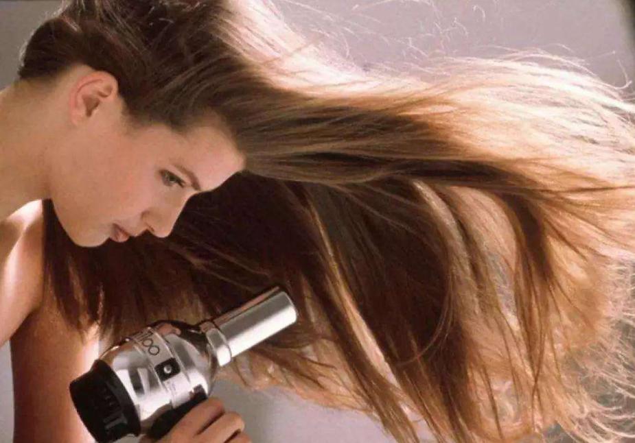 细软烫头推荐男生蓬松,头发很蓬松毛躁能烫头吗