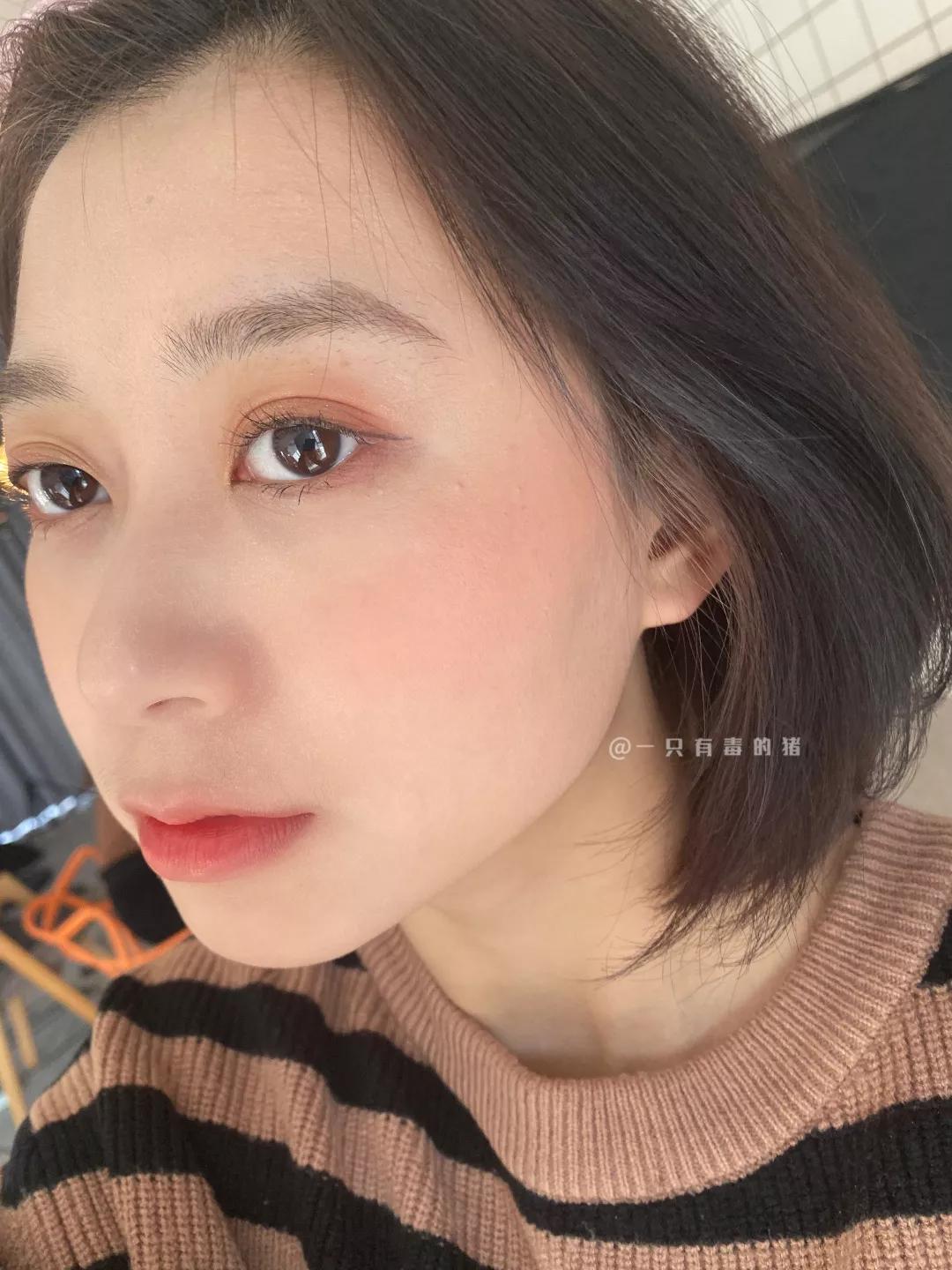 黄皮彩妆推荐一套还是二套,适合黄皮的大牌彩妆推荐眼影