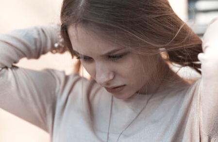 脱发怎么洗才会减少头皮屑,脱发要用什么方法洗