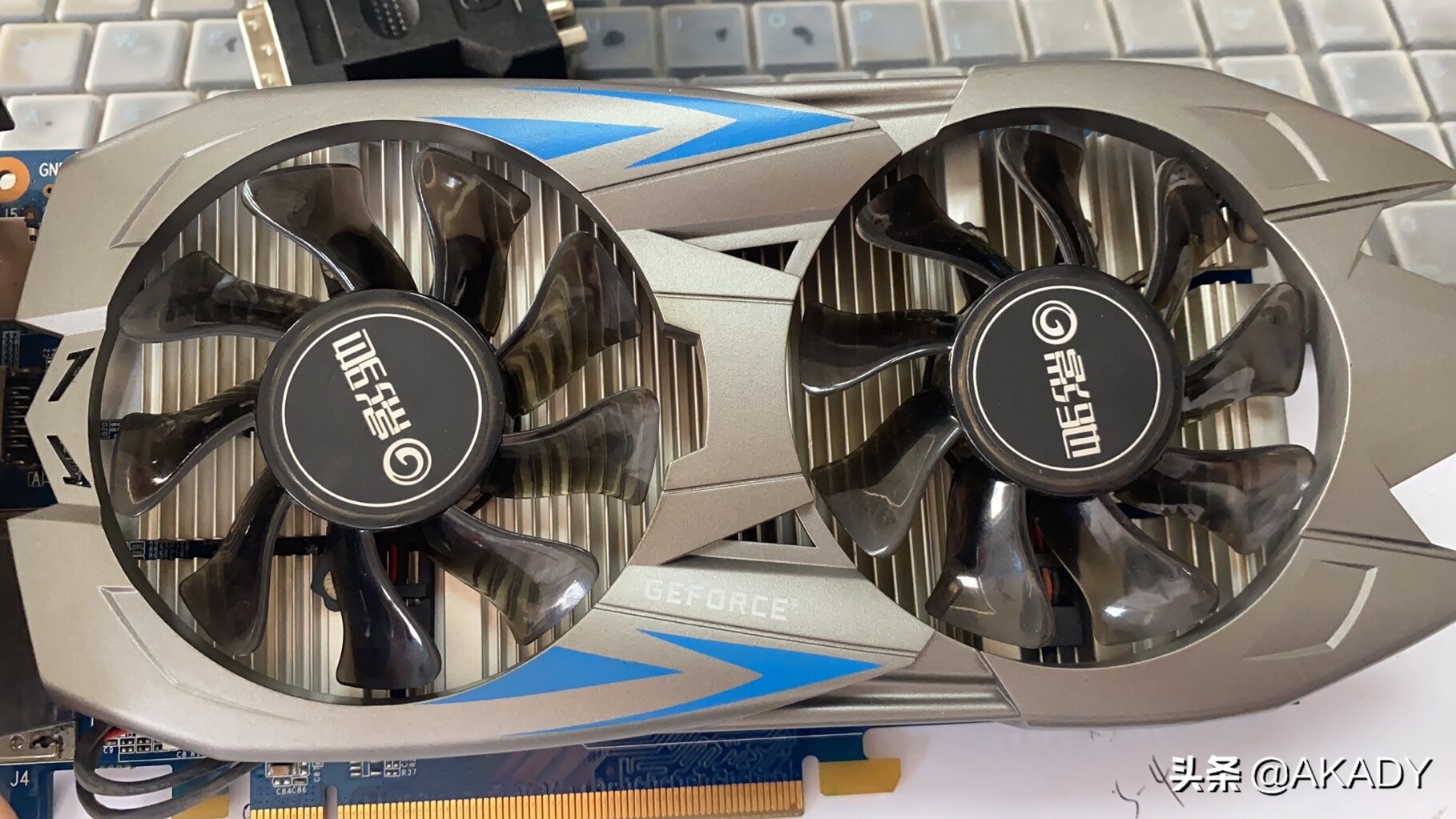 家有旧电脑,家里老电脑怎么处理